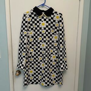 Vintage style 60’s-70’s flower with checkered dress